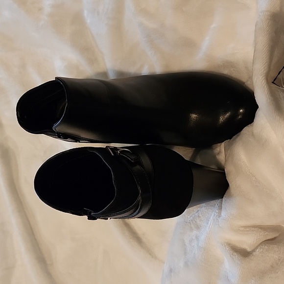 Boot - Picture 3 of 3